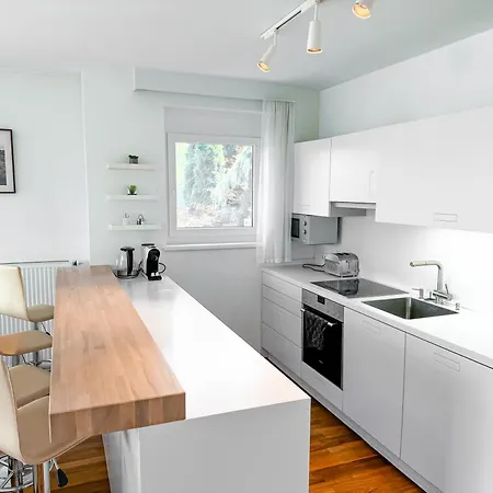 View 2 Bedroom Apartment, Terrace, Private Access