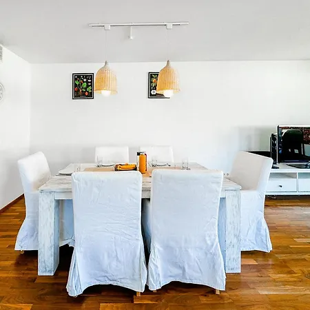 View 2 Bedroom Apartment, Terrace, Private Access