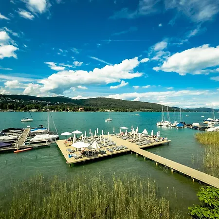 View 2 Bedroom Apartment, Terrace, Private Access * Velden am Wörthersee