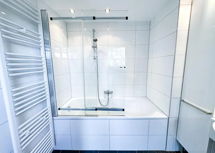 דירה 2 Bedroom Apartment, Terrace, Private Access וולדן אם וורתרסי