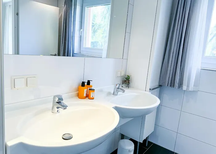 Lake View 2 Bedroom Apartment, Terrace, Private Lake Access * Velden am Wörthersee