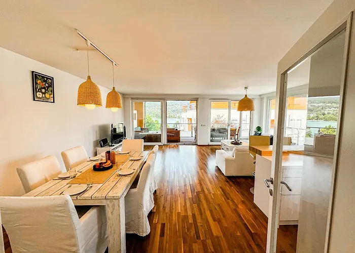 Apartamento View 2 Bedroom Apartment, Terrace, Private Access Velden am Wörthersee