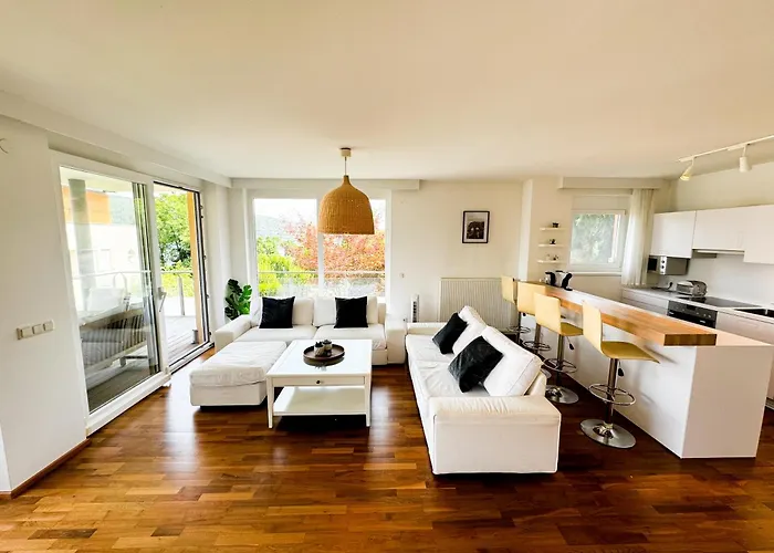 2 Bedroom Apartment, Terrace, Private Access *