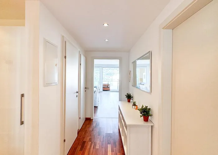 2 Bedroom Apartment, Terrace, Private Access דירה וולדן אם וורתרסי