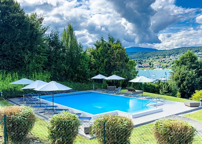 Apartamento View 2 Bedroom Apartment, Terrace, Private Access Velden am Wörthersee